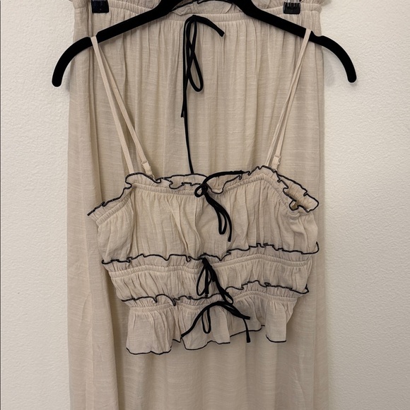 Elegant Cream Ruffle Set - Picture 1 of 7